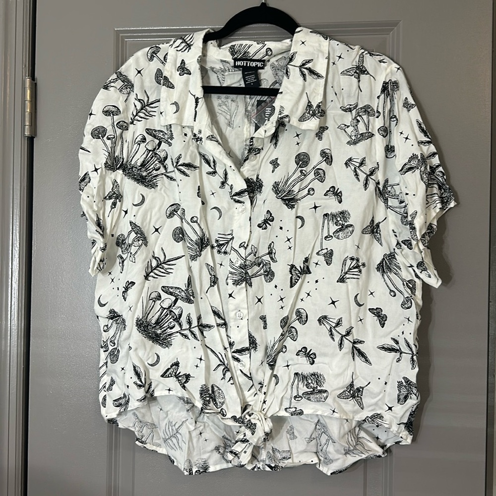 Hot topic Mushroom Tie Front Top 3X